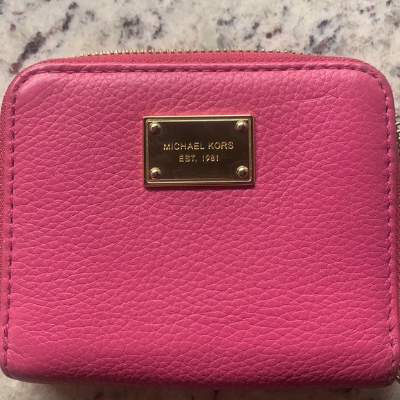 FINAL PRICE✨Michael Kors Square Zip around Wallet - Picture 6 of 6